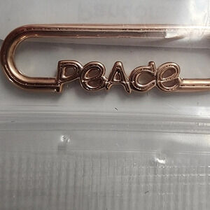 Pandora ME Styling Peace Word Link